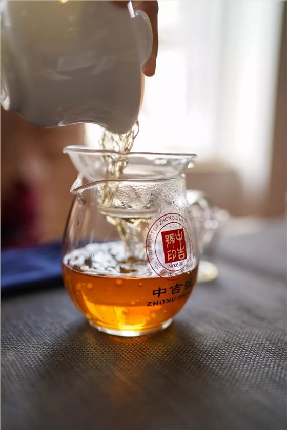 易武麻黑茶